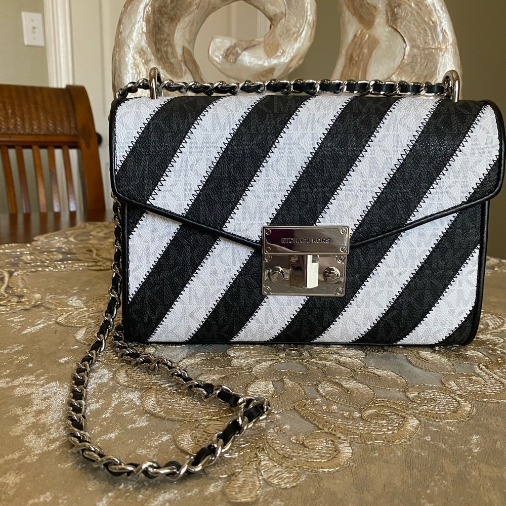 Michael Kors crossbody - Picture 2 of 9